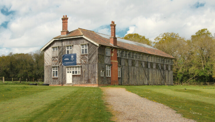 Hartham Park Sticke Tennis Court